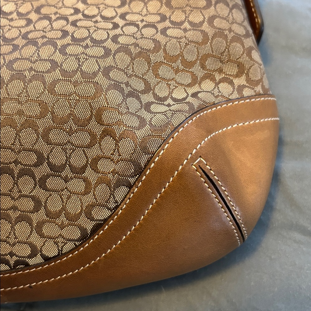 VTG Coach Signature Brown and Tan Patterned Shoulder Bag - Picture 7 of 14